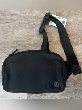 Lululemon Everywhere Belt Bag *ripstop